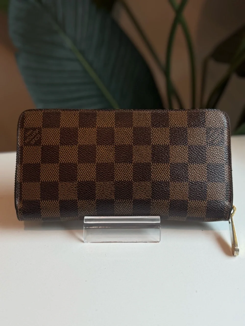 Louis Vuitton ‘Zippy Wallet in Damier Ebene’